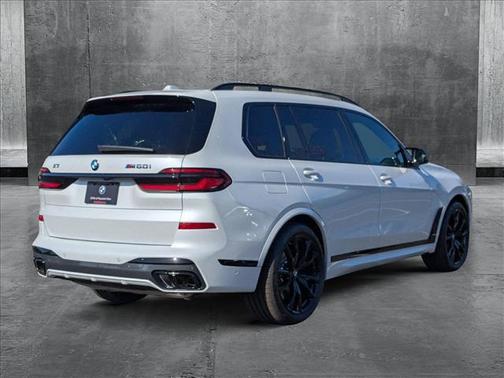 2025 BMW X7 M60i