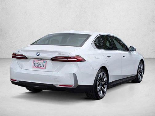 Alpine White 2024 BMW i5 eDrive40