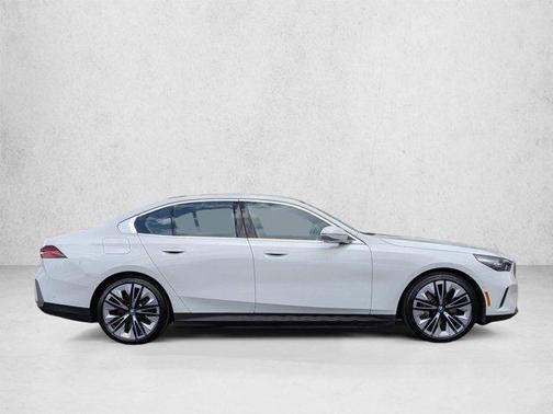 Alpine White 2024 BMW i5 eDrive40
