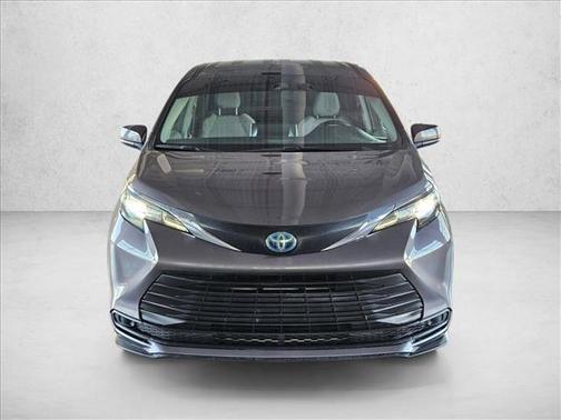 2021 Toyota Sienna LE