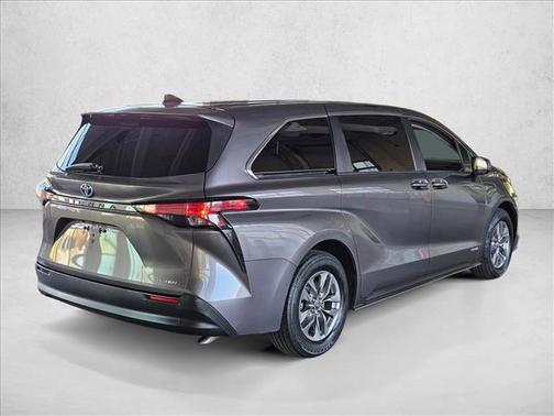 2021 Toyota Sienna LE