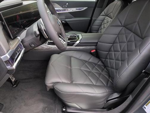 2026 BMW 740 740i