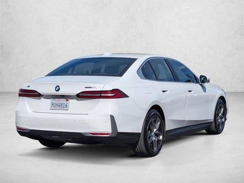 Alpine White 2025 BMW i5 eDrive40