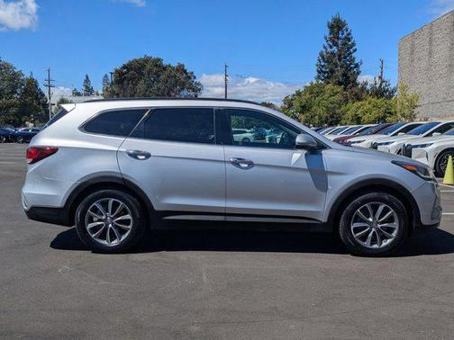 2018 Hyundai SANTA FE SE
