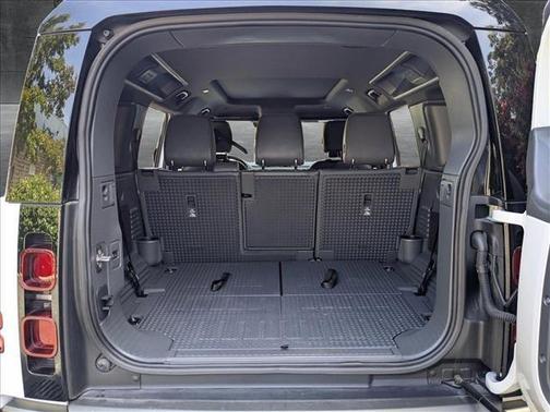 2023 Land Rover Defender 110 X-Dynamic SE