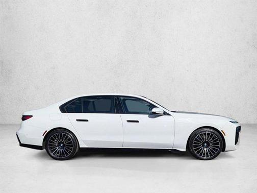 Alpine White 2025 BMW 740 740i