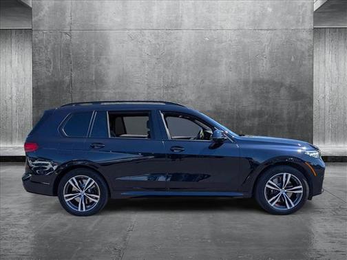 2022 BMW X7 M50i