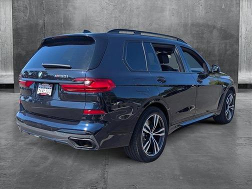 2022 BMW X7 M50i