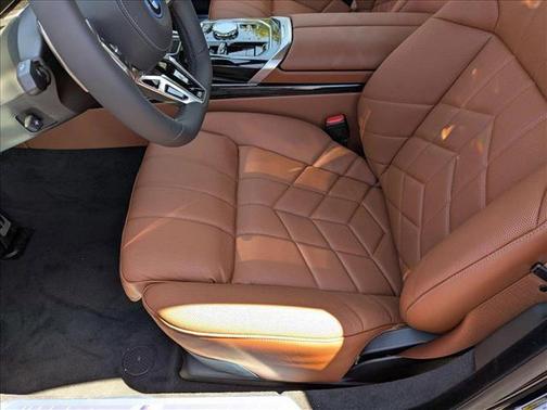 2025 BMW 750e i xDrive