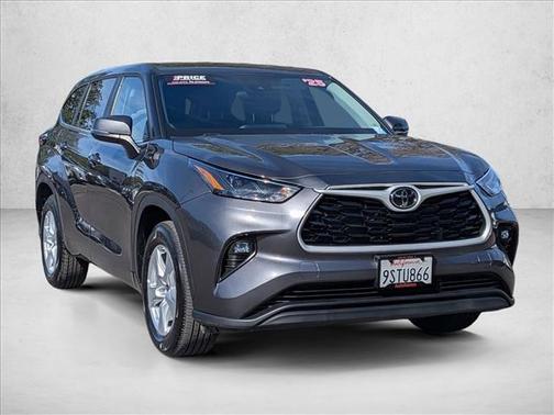 Magnetic Gray Metallic 2025 Toyota Highlander LE