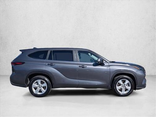 Magnetic Gray Metallic 2025 Toyota Highlander LE