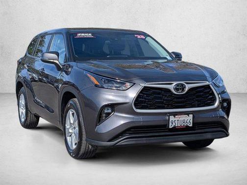 Magnetic Gray Metallic 2025 Toyota Highlander LE
