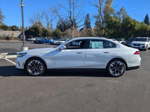 2025 BMW i5 eDrive40