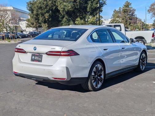 2025 BMW i5 eDrive40