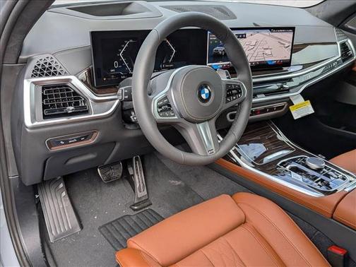 Brooklyn Grey Metallic 2027 BMW X7 xDrive40i