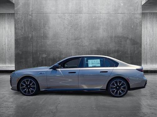 2025 BMW i7 M70