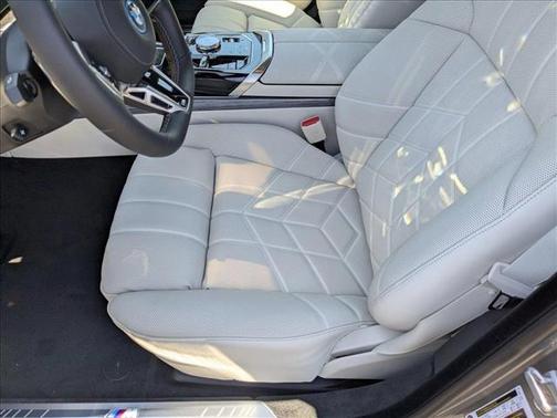 2025 BMW i7 M70