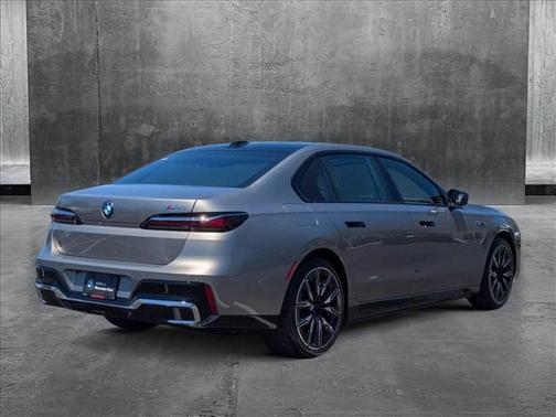 2025 BMW i7 M70