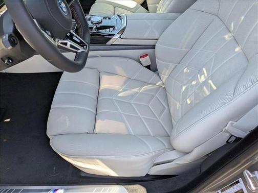 2025 BMW i7 M70