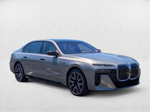 2025 BMW i7 M70