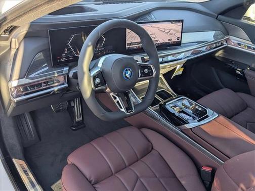 2026 BMW 750e i xDrive