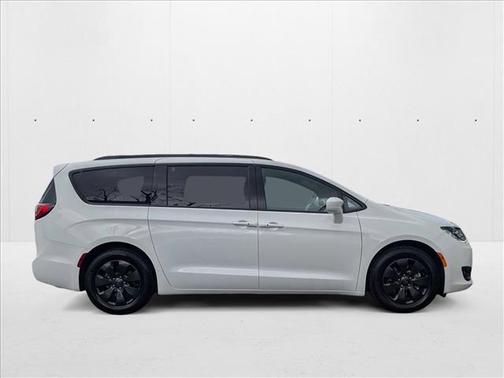 2019 Chrysler Pacifica Hybrid Touring L