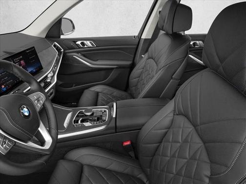 Skyscraper Grey Metallic 2026 BMW X7 xDrive40i