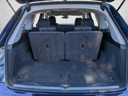 Navarra Blue Metallic 2024 Audi Q7 55 Premium Plus