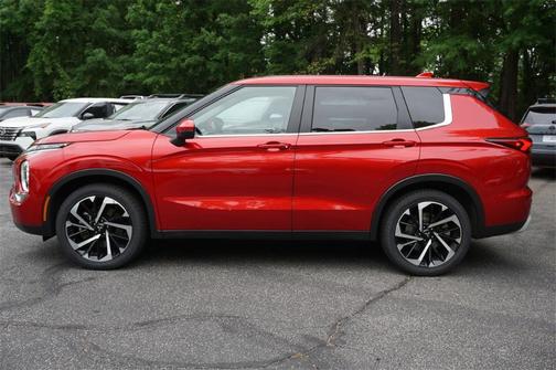 2023 Mitsubishi Outlander SE