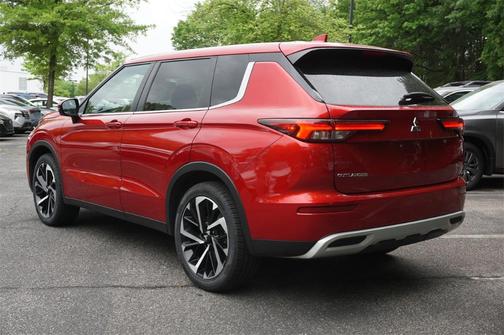 2023 Mitsubishi Outlander SE