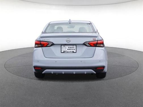 2023 Nissan Versa 1.6 SR