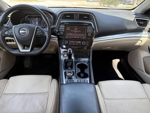 2023 Nissan Maxima SV