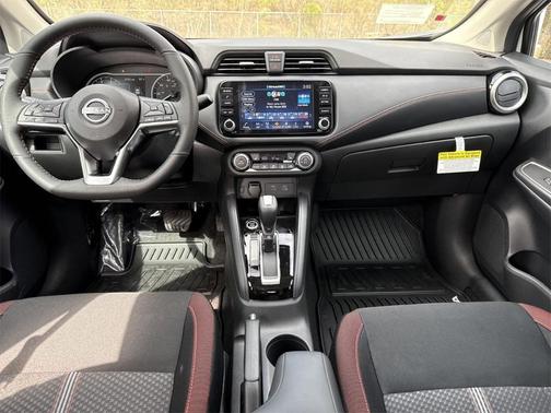 2025 Nissan Versa 1.6 SR