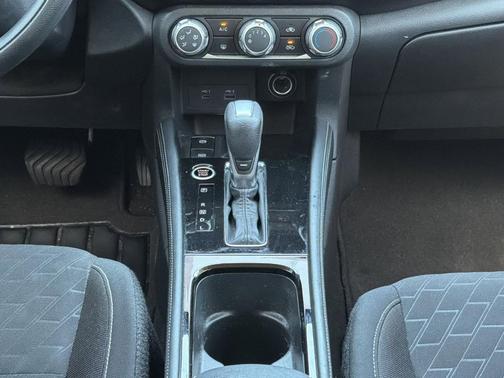 Super Black 2024 Nissan Kicks SV