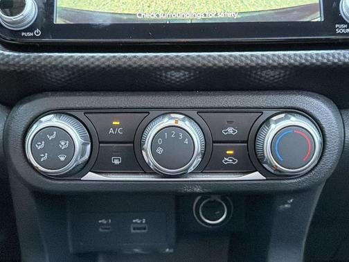 Super Black 2024 Nissan Kicks SV