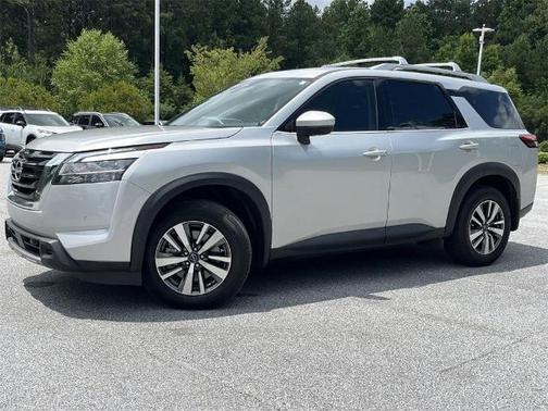 2024 Nissan Pathfinder SL