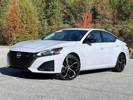 2025 Nissan Altima SR