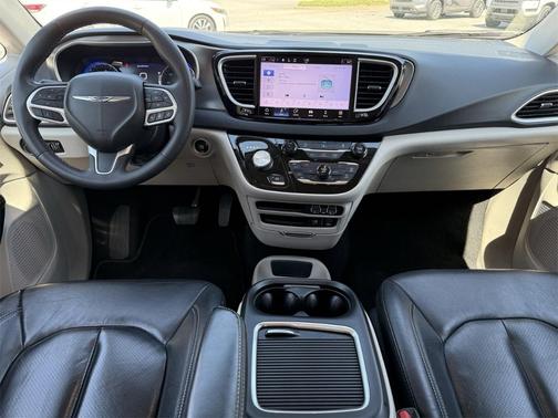 2022 Chrysler Pacifica Touring-L