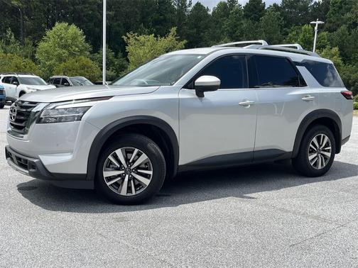 2024 Nissan Pathfinder SL