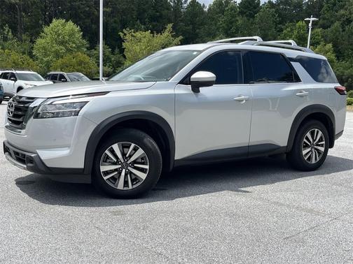 2024 Nissan Pathfinder SL