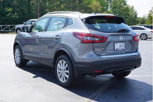 2022 Nissan Rogue Sport SV