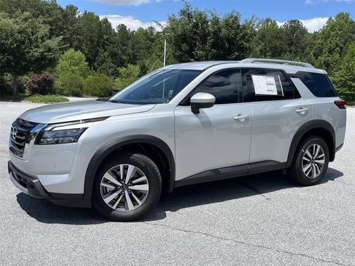 2025 Nissan Pathfinder SL