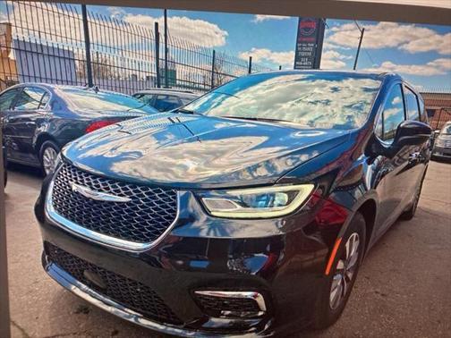 2023 Chrysler Pacifica Hybrid Touring L