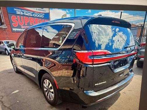 2023 Chrysler Pacifica Hybrid Touring L