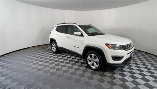 Photo 2 of 23 of 2020 Jeep Compass Latitude