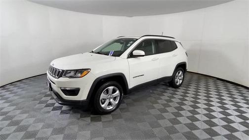 Photo 4 of 23 of 2020 Jeep Compass Latitude