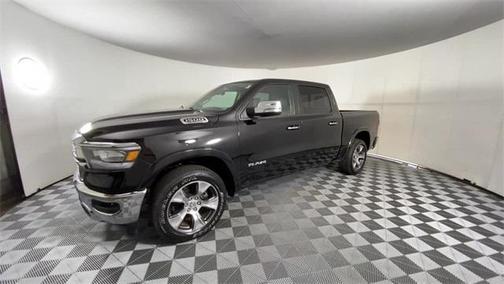 Photo 4 of 29 of 2019 RAM 1500 Laramie