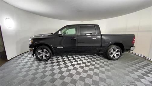 Photo 5 of 29 of 2019 RAM 1500 Laramie