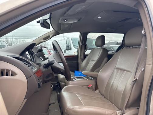 2013 Chrysler Town & Country Touring