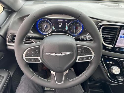 2025 Chrysler Pacifica L